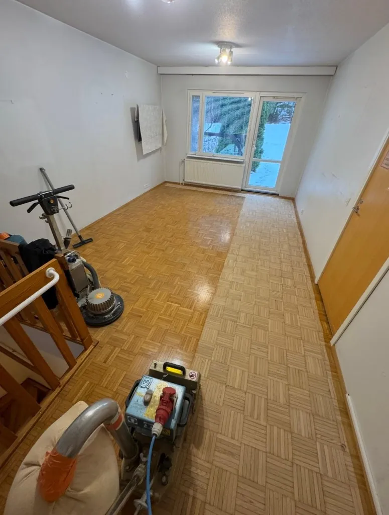 Parkettilattia ennen hiontaa